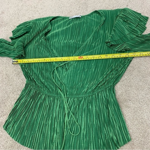 Zara green ruffle pleated V-Neck long sleeve blouse Sz S NWT - Picture 9 of 10